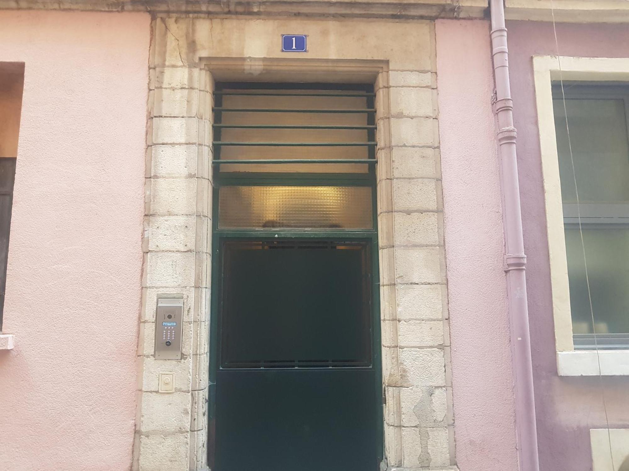 Appartement Bnbgônes - Le Saint Vincent- Hypercentre Wifi Netflix *